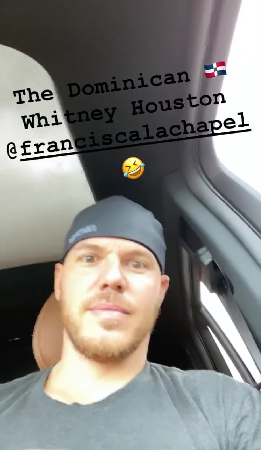 Su prometido Francesco Zampogna deleitó a sus seguidores con la voz de Francisca Lachapel, quien cantaba mientras conducía, él la bautizó como 'La Whitney Houston dominicana'.