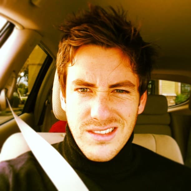 En 2008 obtuvo su primer trabajo como actor en la webserie 'Colinas'. A partir de ese momento su carrera ha estado llena de diversos papeles. Juan Diego Covarrubias debutó en 2010 como Johnny en
<b>Atrévete a Soñar</b>, al lado de
<b><a href="https://www.univision.com/temas/eiza-gonzalez">Eiza González</a></b>
<a href="https://www.univision.com/temas/eiza-gonzalez">.</a>