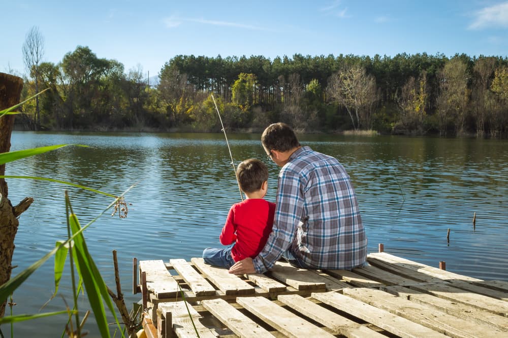 Recordar aquello de “a la gente no se le regala el pescado, se le enseña a pescar” lo cual indica que la mejor forma de ayudar a los demás es dándole las herramientas para que ellos mismos puedan salir adelante, y no que siempre dependan de ti.