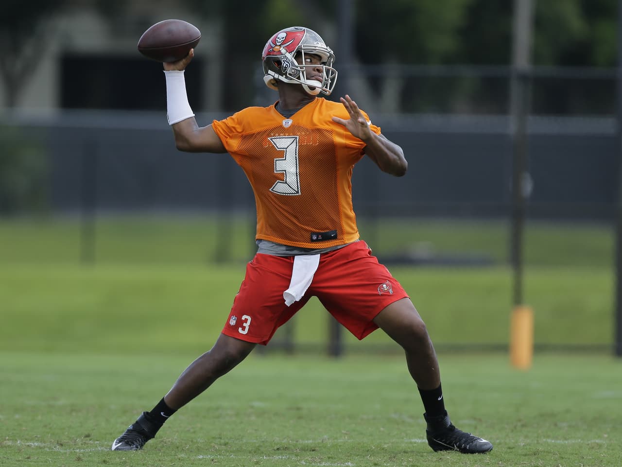 Jameis Winston sobre ser titular: No me lo he ganado hasta que lo obtenga