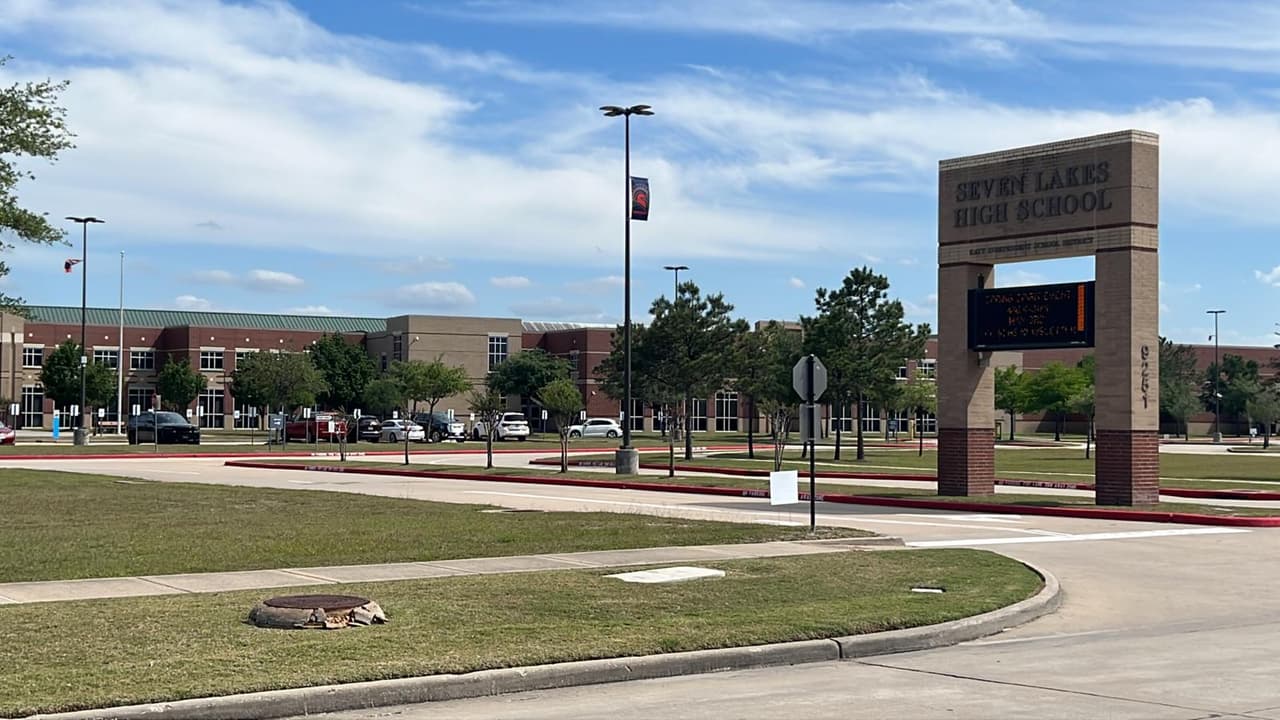 Lo que se sabe del cierre de dos escuelas en Katy tras el rumor de una amenaza
