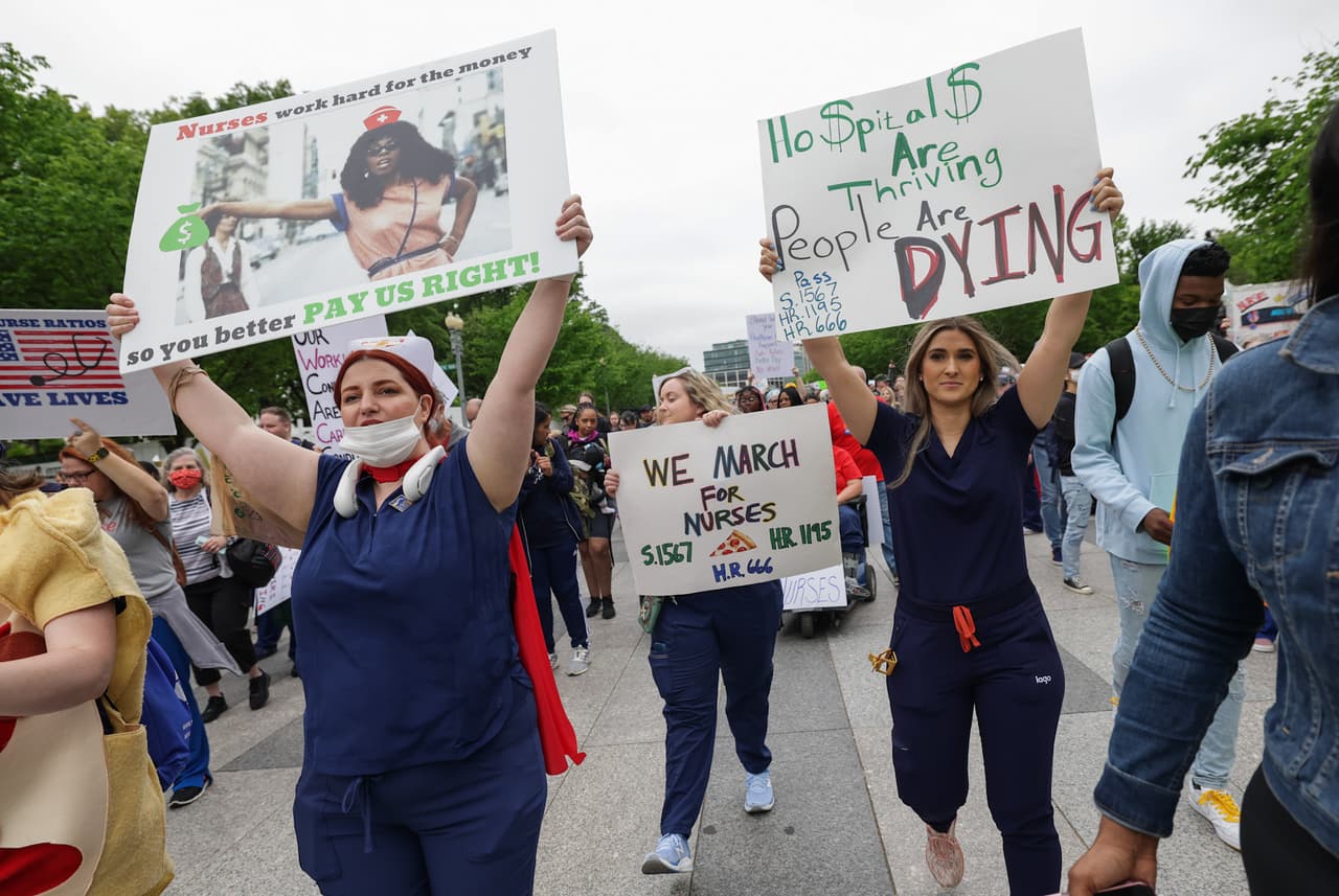 La marcha coincidió con el último día de la Semana Nacional de Enfermería.