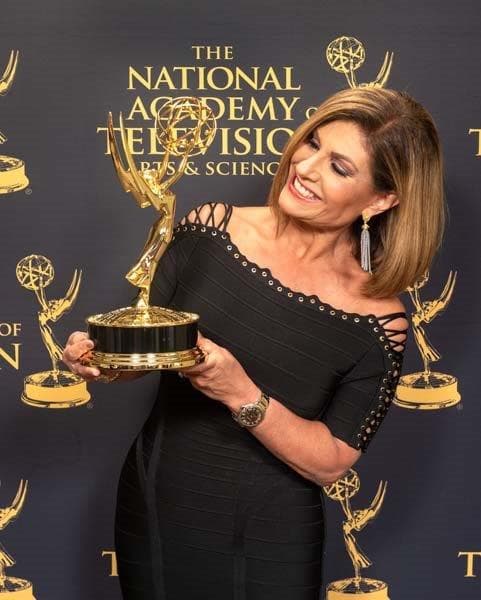 Desde aquel año se ha convertido
<b>en la ganadora de 15 premios Emmy</b> por su trabajo como periodista en la galardonada y altamente sintonizada revista de noticias de Univision "Aquí y Ahora".
<br>