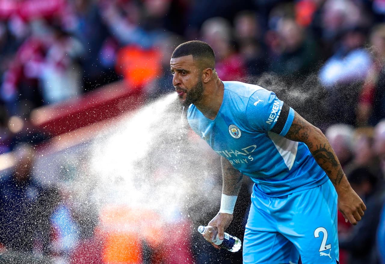 Termina la Jornada 7 de la Premier League con empate entre Liverpool y Manchester City 2-2 tras un intenso partido. Sadio Mané abrió el marcador al 59’, pero Phil Foden ya empataba el juego, sin embargo Mohamed Salah le daba la victoria parcial a los ‘Reds’ y, al 81’, Kevin de Bruine hace el del empate.