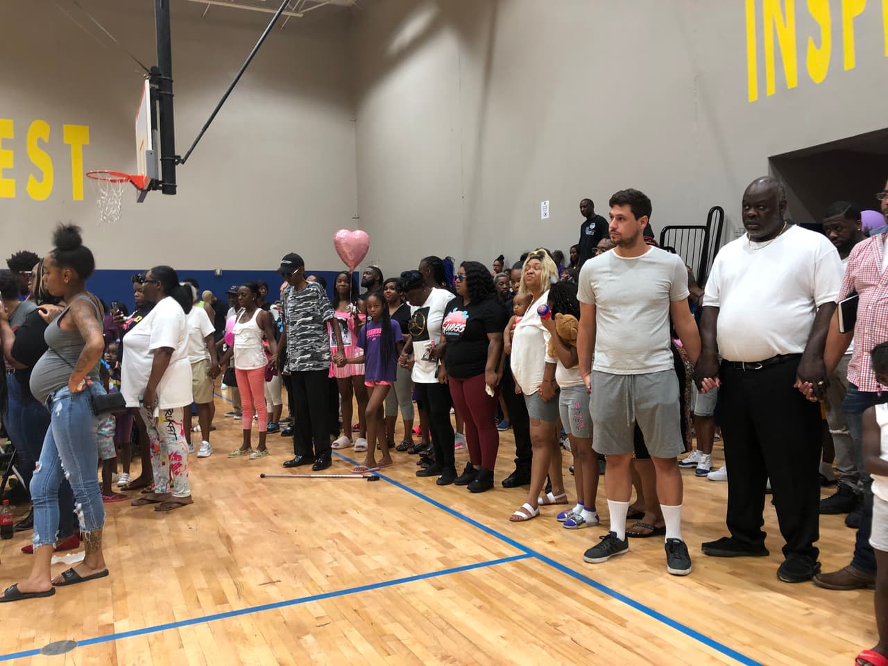 Las próximas reuniones serán el lunes 19 de agosto en Glendale Park - 1515 E. Ledbetter Dr. Dallas, el martes 20 de agosto en White Rock Lake Park 8300 Garland Rd. Dallas, y el jueves 22 de agosto en Martin Luther King Jr. Park 2901 Pennsylvania Ave. cada evento comenzará a las 7pm.
<br>