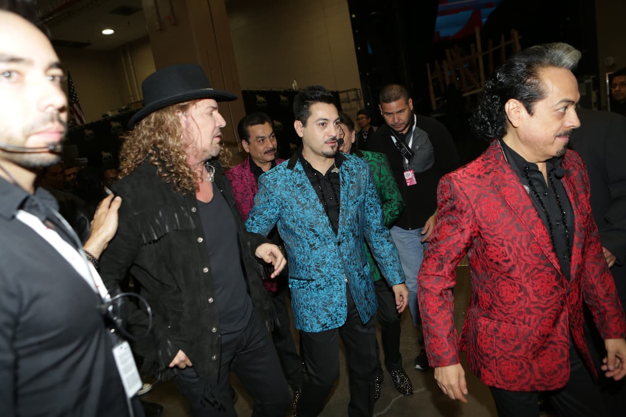 Te llevamos detrás de cámaras de esta entrega quee estuvo espectacular. Selfies, momentos in fraganti y hasta lo que no te imaginas.