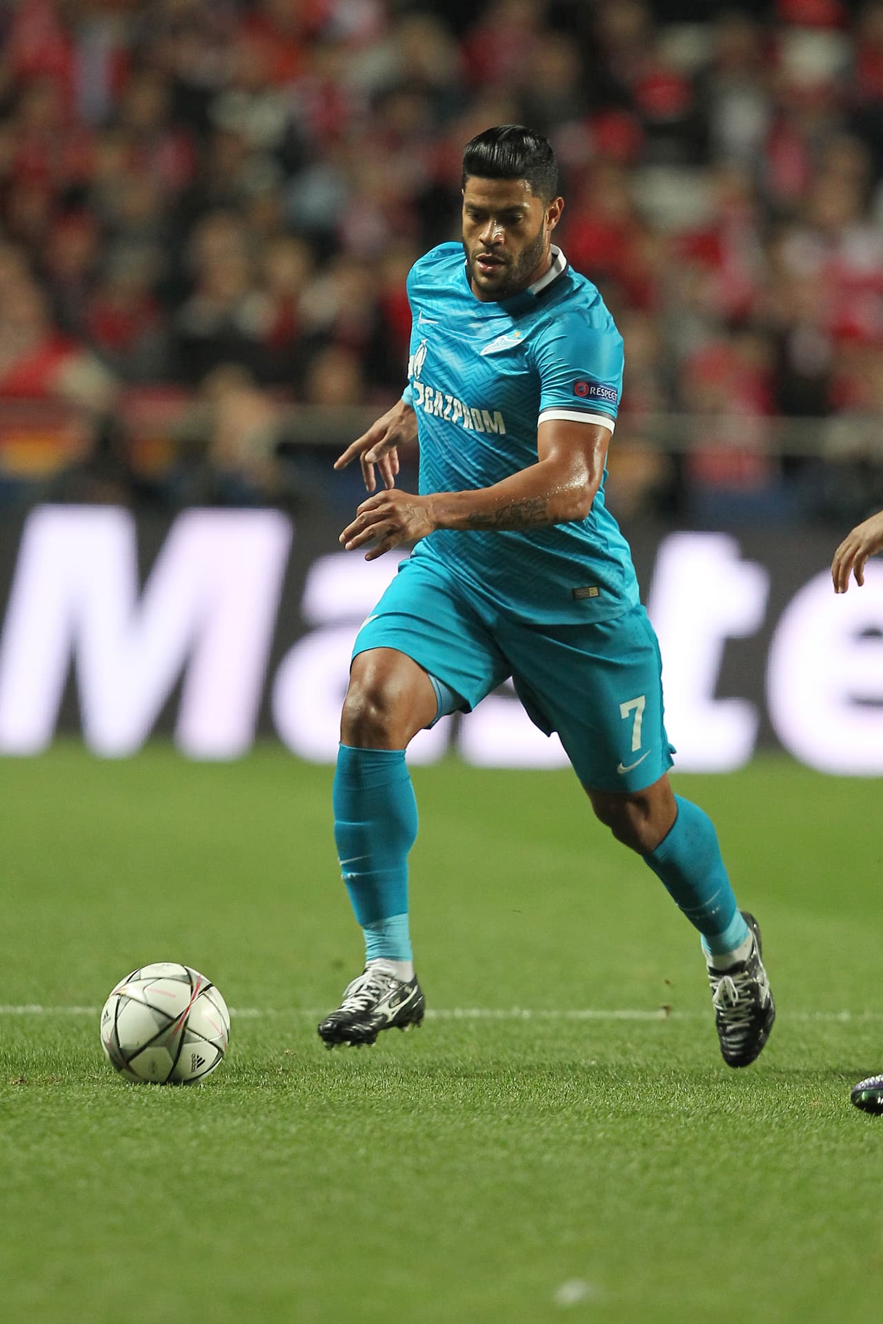 El delantero brasileño Hulk pasó del Zenit San Petesburgo (RUS) al Shanghai SIPG (CHN) por 60.000.000 de euros.