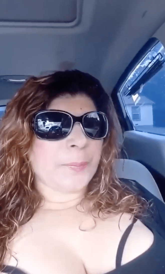 “Ella humilla a la gente pobre, pero no recuerda que nació en una caja de cartón”, añadió la mamá de Kimberly por medio de sus redes sociales.