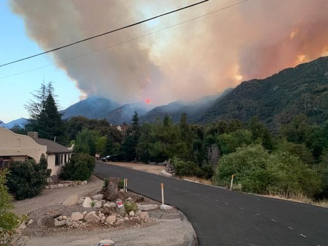 “Estamos pendientes”: residentes se preparan para evacuar ante posible llegada de incendio El Dorado