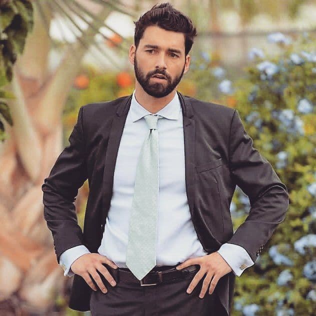 Se considera simpático, generoso y honesto.