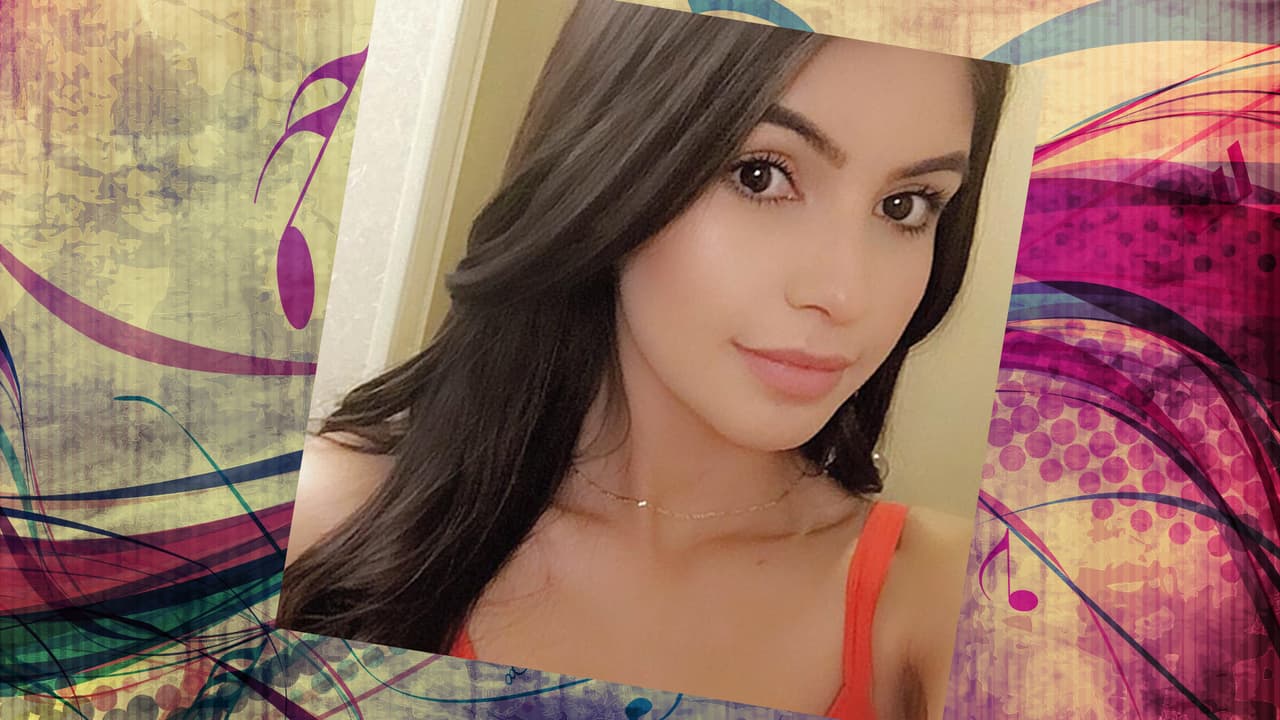 Lo único que sabemos de esta chica es que se llama Cristina Bernal, tiene más de 100 mil seguidores en Instagram y que comparte con Luis su gusto por la naturaleza. Es una chica muy hermosa y bueno, la envidia de todas nosotras. Yeap, we said it!