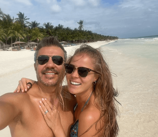 Luego de más de dos años de relación, una hija en común y una boda por el civil, Adriàn Uribe y Thuany Martins han sabido mantener la chispa del amor.