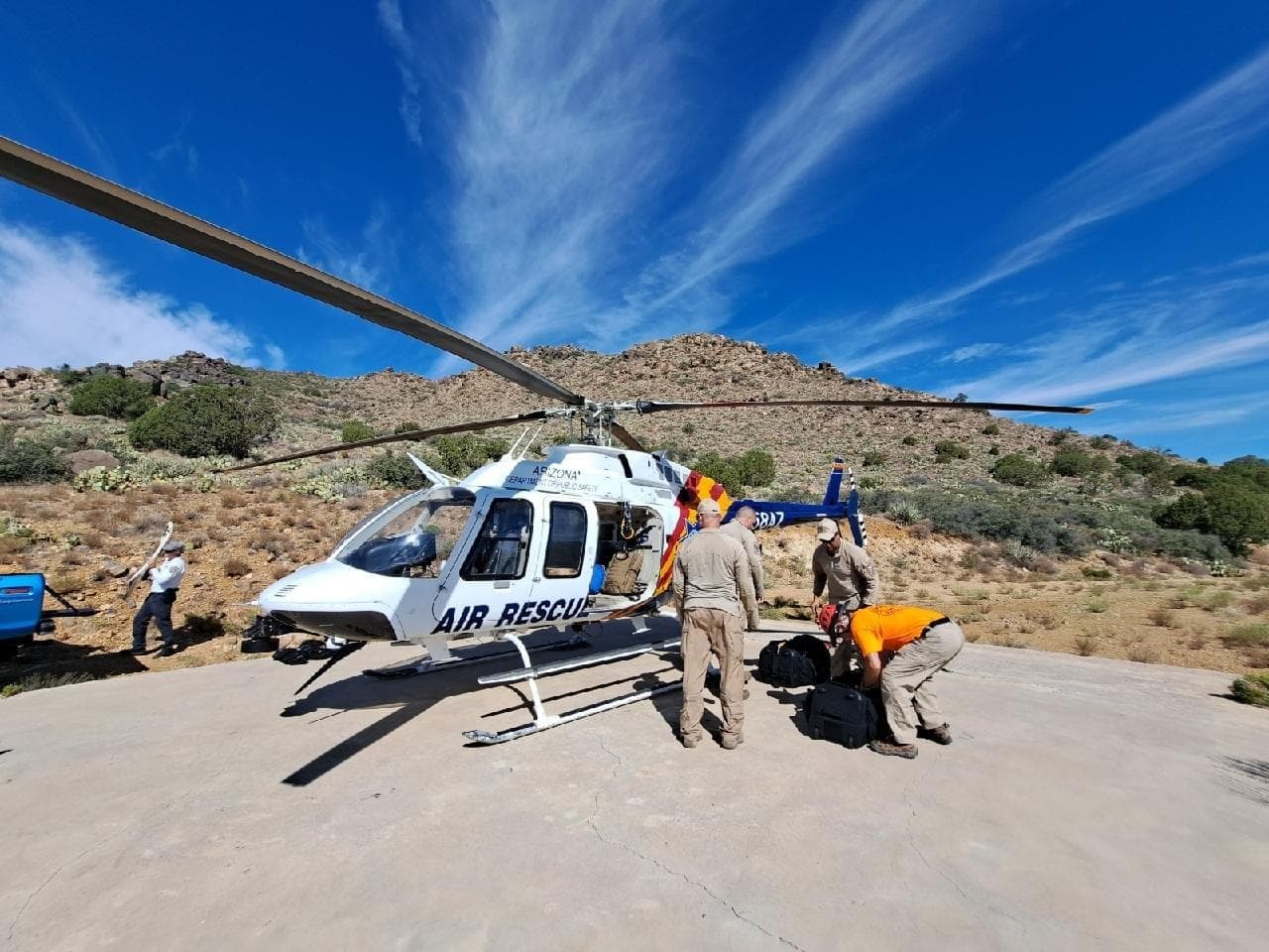 La Oficina de Búsqueda y Rescate del Sheriff del Condado de Mohave coordinó un simulacro de búsqueda y rescate que involucró el equipo de helicópteros de DPS.