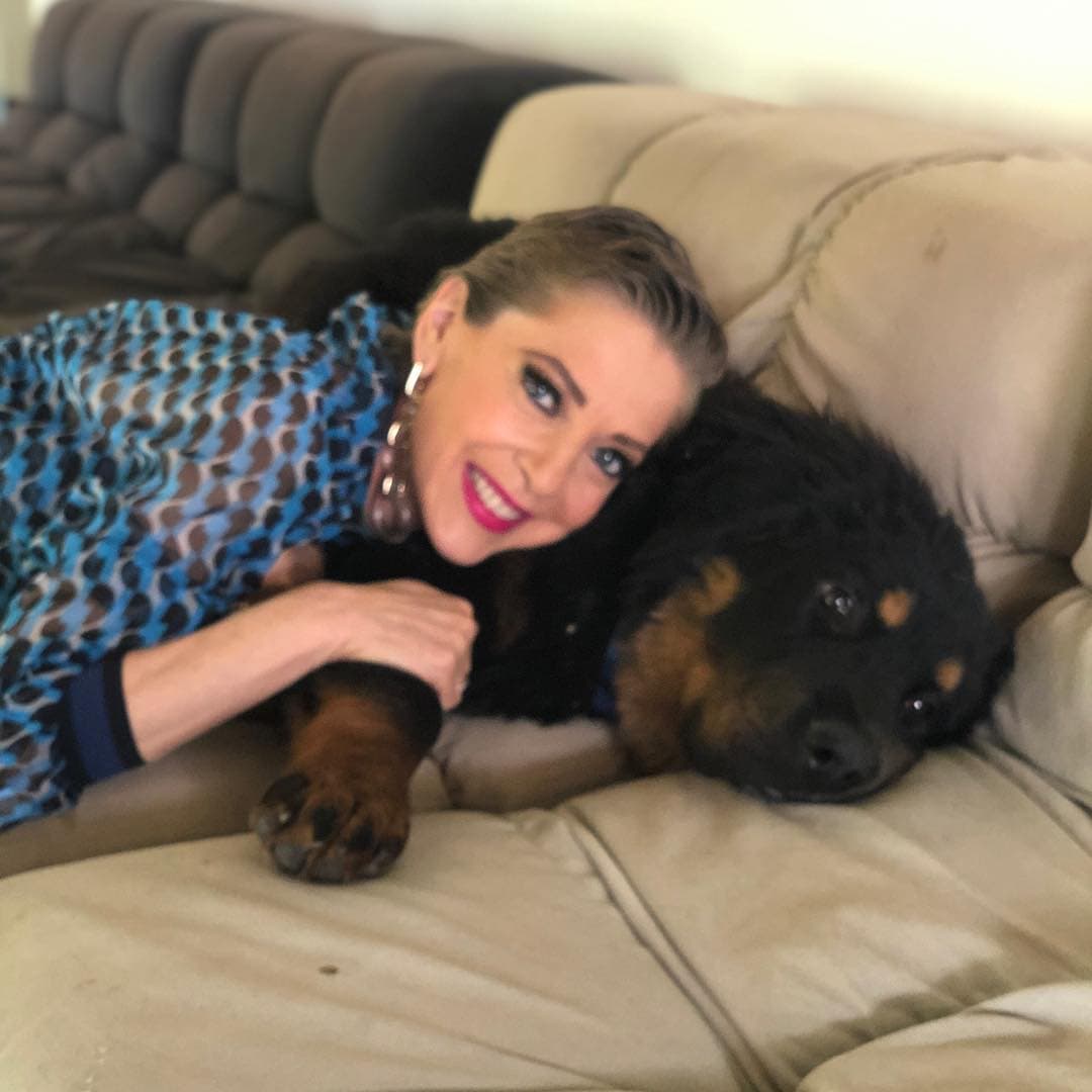 Edith González
<a href="https://www.univision.com/noticias/salud/por-que-el-cancer-de-ovario-que-sufrio-edith-gonzalez-es-tan-peligroso-y-como-prevenirlo">murió</a> este jueves 13 de junio a los 54 años a consecuencia del cáncer de ovario que le fue diagnosticado en 2016.