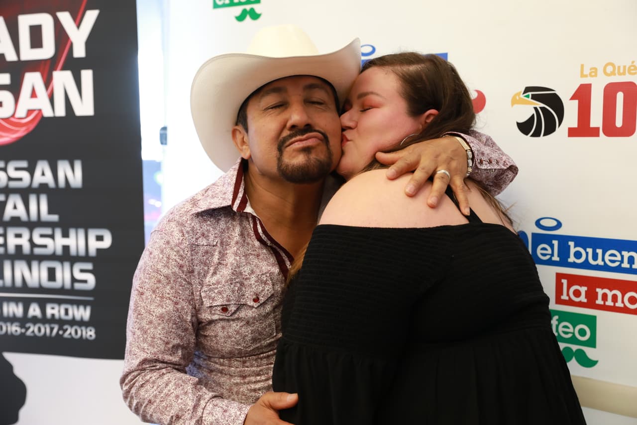 Mientras que a
<b>El Feo</b>, le hicieron striptease y se llevó todos los besos y caricias de las seguidoras.