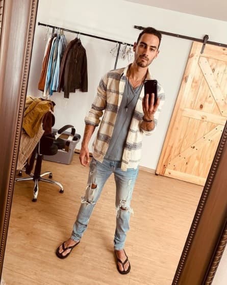 El joven mantiene una excelente relación con su madre y hermana. Algo que no ha dudado en
<a href="https://www.instagram.com/p/B51M7w0pE_H/" target="_blank">demostrar</a> en sus redes sociales.