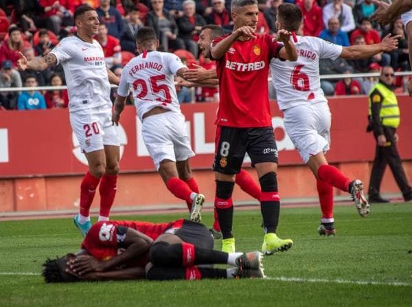 Sevilla se lleva una importante victoria a casa y se posiciona en el tercer lugar de la tabla de La Liga. Los autores de los goles fueron Diego Carlos y Ever Banega para marcar el 2-0 ante Mallorca. 'Chicharito' no fue convocado para este partido.