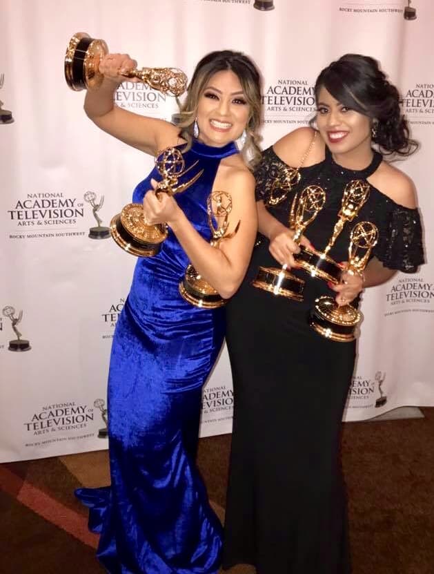 Celebraron las dos periodistas los Emmys recibidos la noche de este sábado.