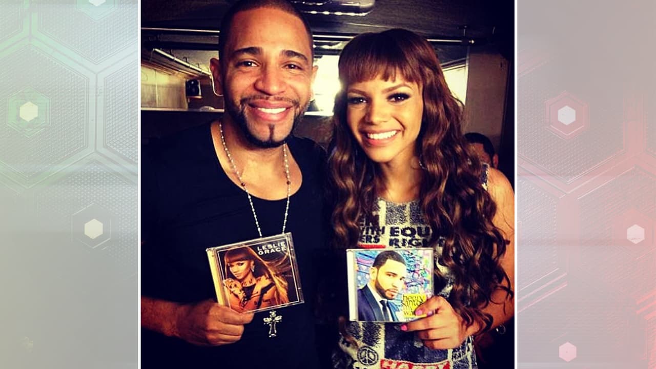 ¿Quién dijo que los cantantes no son fans? Leslie tiene muchos colegas a los que admira y muestra de ellos son las fotografías que ha subido a sus redes sociales. Desde Maluma hasta Juan Luis Guerra y su contrincante en Va Por Ti, Luis Coronel, hacen parte de sus favoritos.