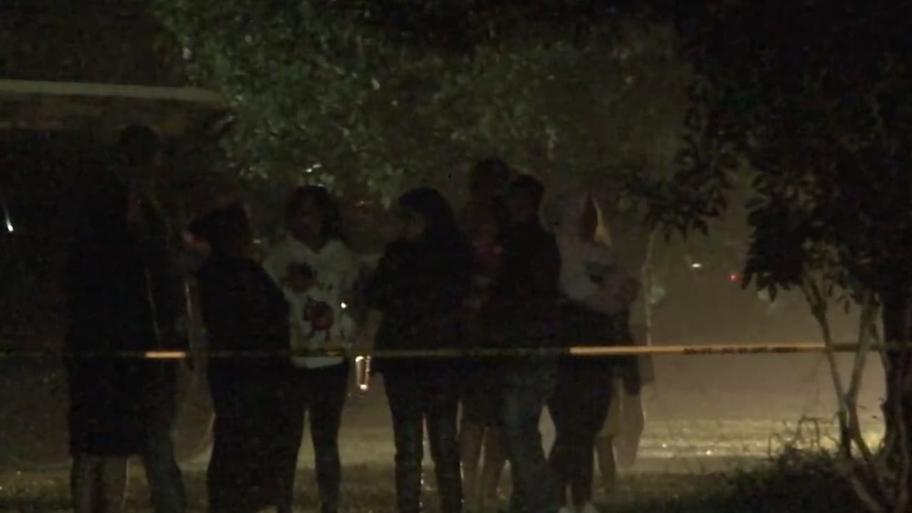 El hombre intentaba despejar el tráfico frente a la casa donde se llevaba a cabo una fiesta de Halloween. Un conductor se molestó y comenzó una discusión, los dos hombres sacaron armas.