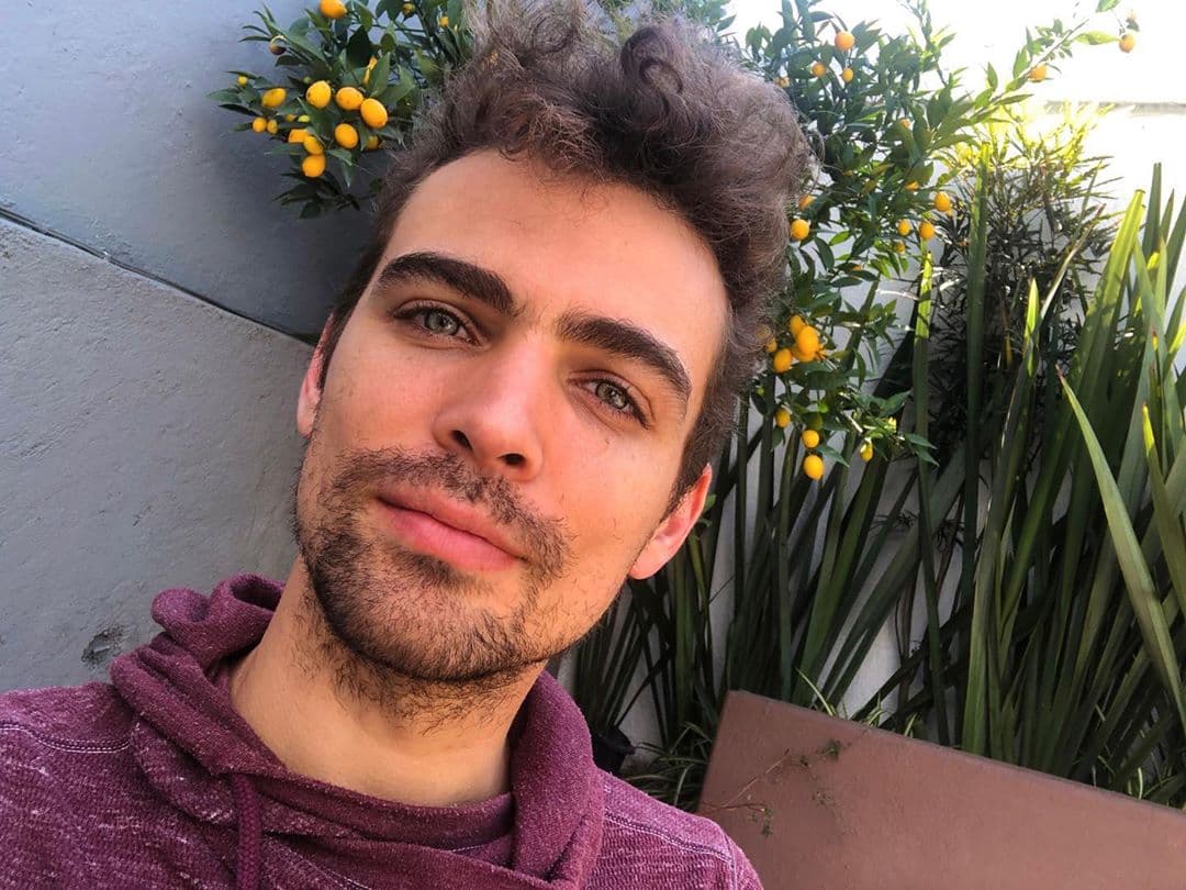 El actor mexicano de 34 años debutó en el medio del espectáculo cuando tenía 15 años y se integró a la agrupación Magneto que años más tarde fue llamada 'M5'.