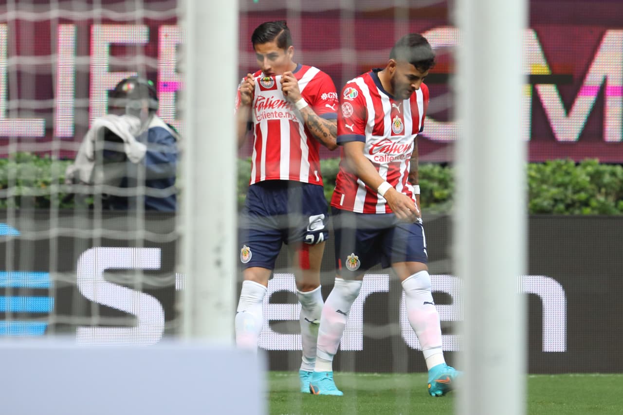 Al 11’, Carlos Cisneros abrió el marcador tras un rebote provocad por un desborde y un doble disparo de Alexis Vega dentro del área. Sin embargo, el VAR echó para atrás la anotación al percatarse que Cisneros se ayudó de su mano para meter el balón cuando esté rebotó en el poste al momento de barrerse.