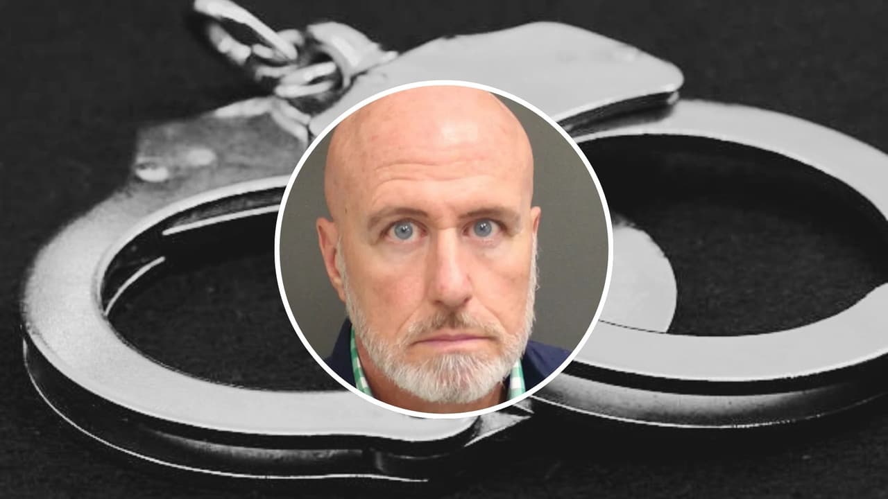 Hombre que promovía "terapias de conversión" es arrestado y acusado de contactar a menores en Florida