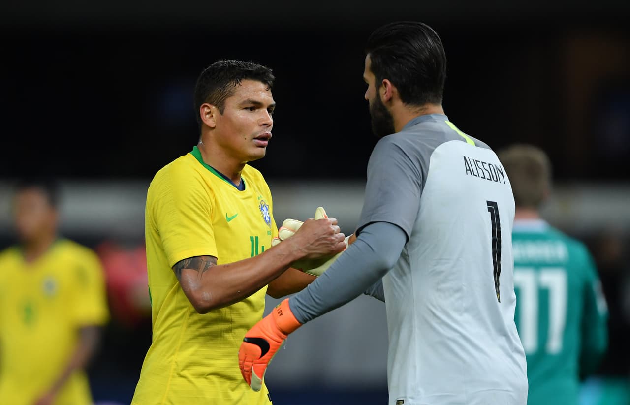 <b>Thiago Silva</b>:
<b>17.7 millones de dólares</b>. Es el capitán de la Selección de Brasil y defensor del PSG de Francia.