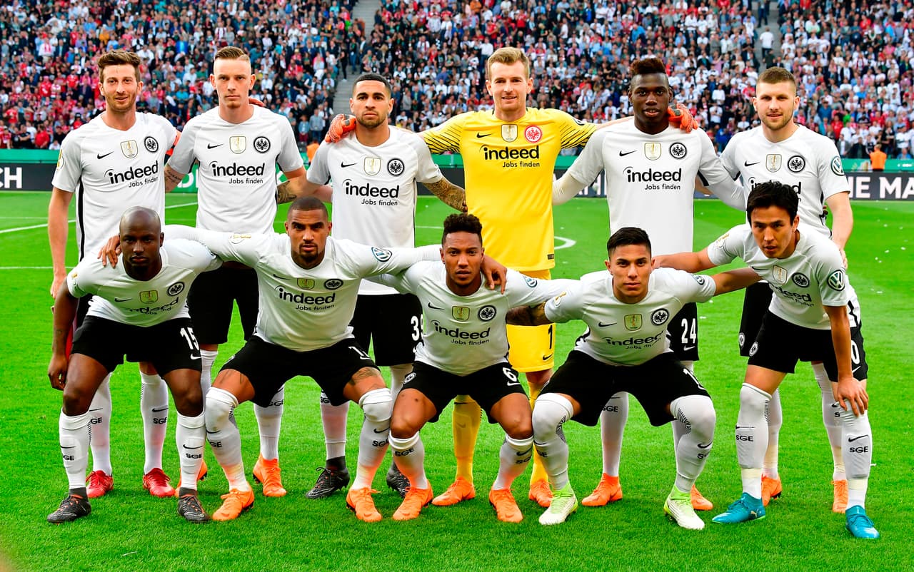 El equipo titular de Einctracht Frankfurt tuvo al mexicano Carlos Salcedo, pero no a Marco Fabián.