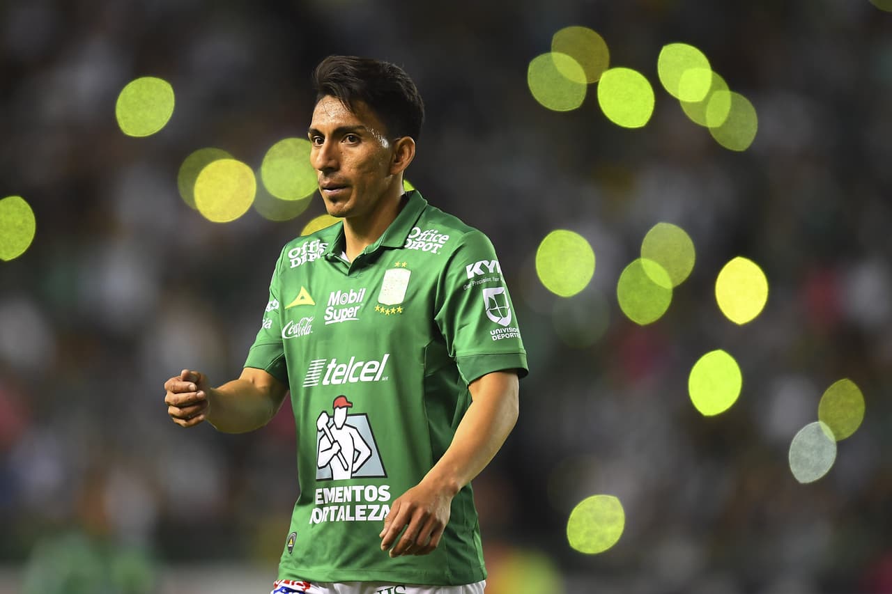 Ángel Mena, venta definitiva a León.