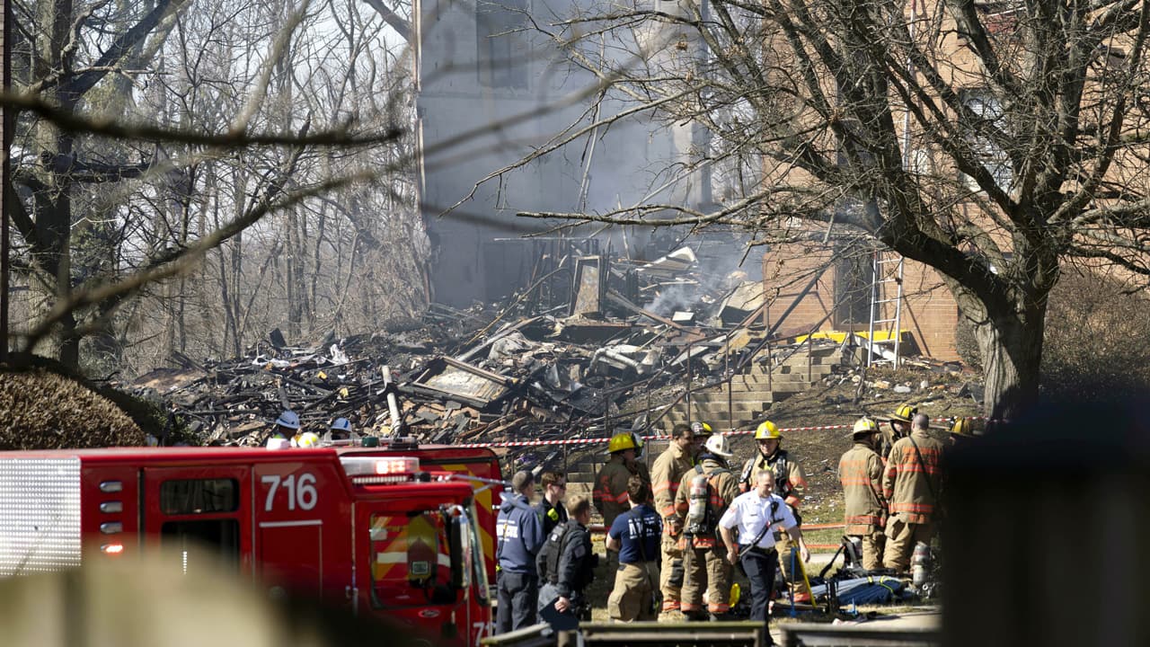 La nube de humo pudo ser vista a varios kilómetros de distancia.
