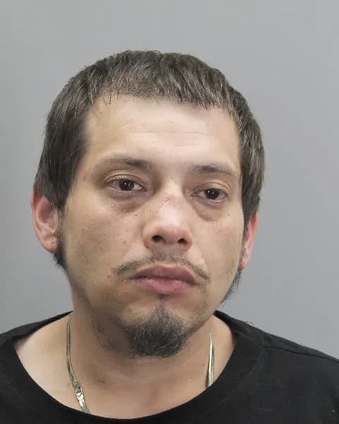 Entre quienes pasaron por ellos se encuentran Eric Rubio, de 35 años.