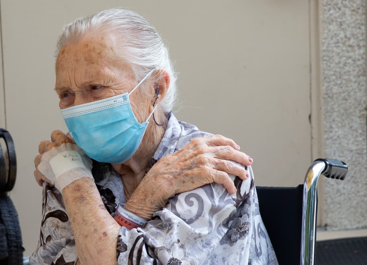 Ya puedes visitar a los abuelos en residencias siempre que quieras, pero debes seguir estas reglas