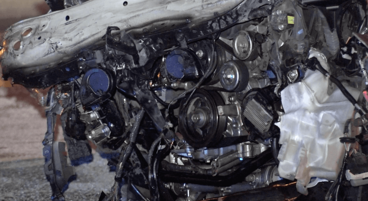 El motor de uno de los vehículos quedó a simple vista.