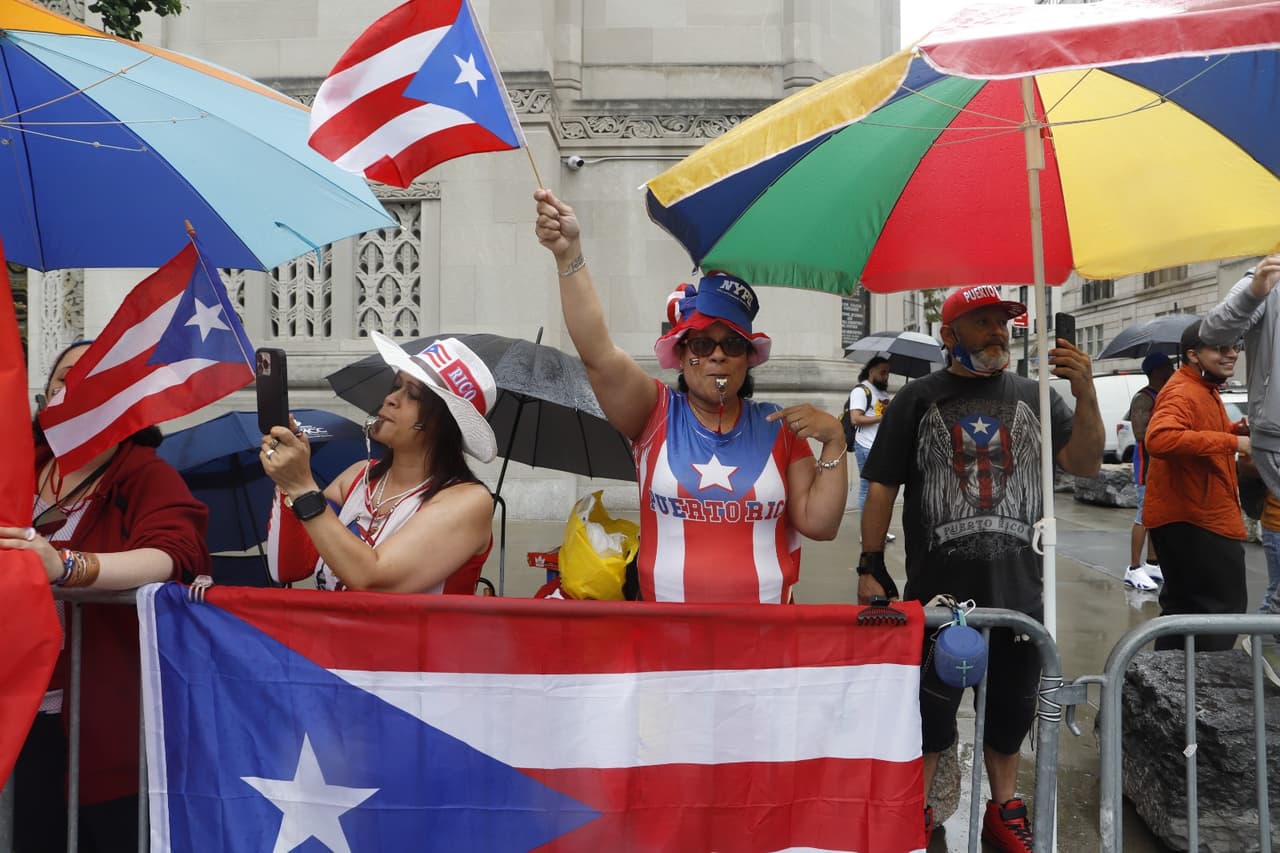 Hubo música de bandas en vivo, gastronomía boricua, artesanías y distintos grupos artísticos, todos armando una gran celebración bajo el tema ‘Un pueblo muchas voces’.
<br>