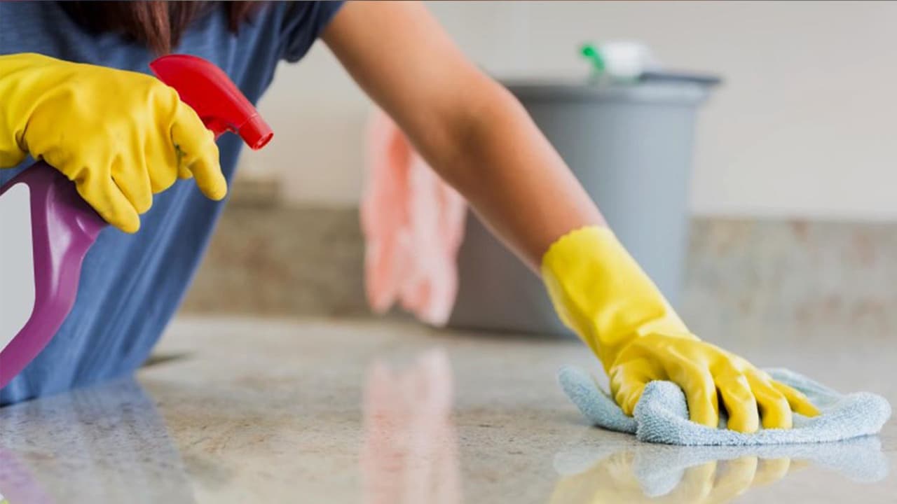 <b>Distribuye las tareas</b>
<br>Está bien empezar con muchas ganas, pero lo mejor es ser realista. No comiences con más de lo que puedes terminar. Distribuye las tareas y comienza por las más sencillas, así estableces un plan del que podrás ir eliminando pendientes.