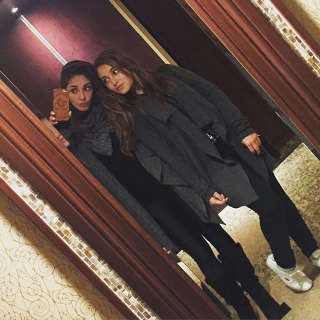 Inclusive, en su vida cotidiana también la vemos con el abdomen bajo muchas capas de ropa.