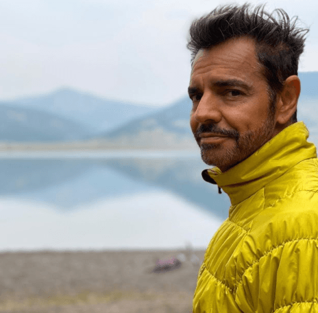 Según la revista TVNotas, parte del rechazo que provocó la efigie fue porque algunos residentes se opusieron a ella ante un supuesto
<b> donativo de un millón de dólares </b>que prometió Eugenio Derbez y que, según habitantes, nunca llegó.
<br>