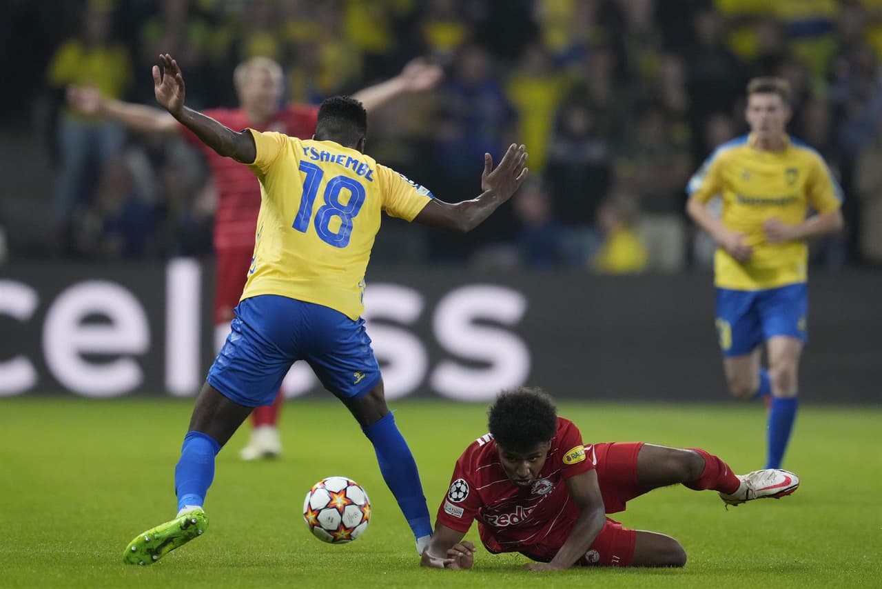 RB Salzburg se impone con autoridad ante el Brondby 2-1 durante el partido de vuelta de las eliminatorias de la Champions League y, sumado al partido de ida, consigue su boleto a la fase de grupos. Benjamin Sesko y Brenden Aaronson fueron los anotadores por parte del equipo austriaco.