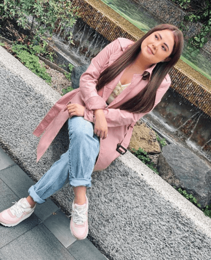 Para lod días de lluvia, la prenda perfecta es una gabardina de tu color favorito.