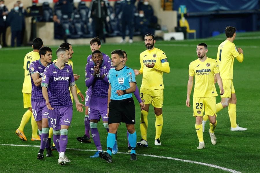 Real Betis derrotó 2-1 al Villarreal. Nabil Fekir y Emerson le dieron la victoria a los verdiblancos en su visita a La Cerámica. El único tanto para los locales fue por parte de Gerard Moreno, durante la Jornada 23 de LaLiga.