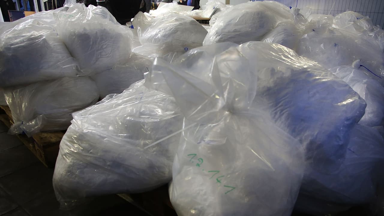 ICE incauta 50,000 kilos de químicos para producir metanfetamina del Cártel de Sinaloa