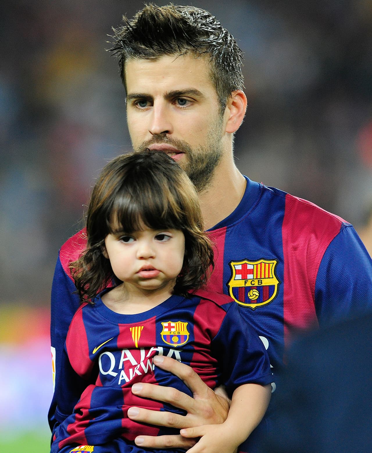 ¿Te imaginas a este galanazo preparando el biberón?