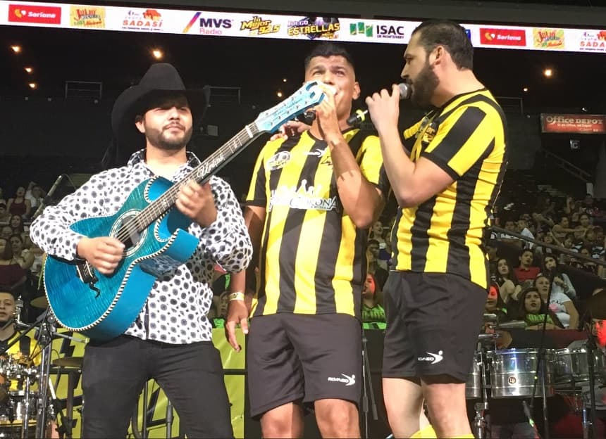 Hubo varios 'palomazos' como el que se aventaron Los Gfes, Saúl 'El Jaguar' Alarcón y Rafa Becerra de La Súper Corona.