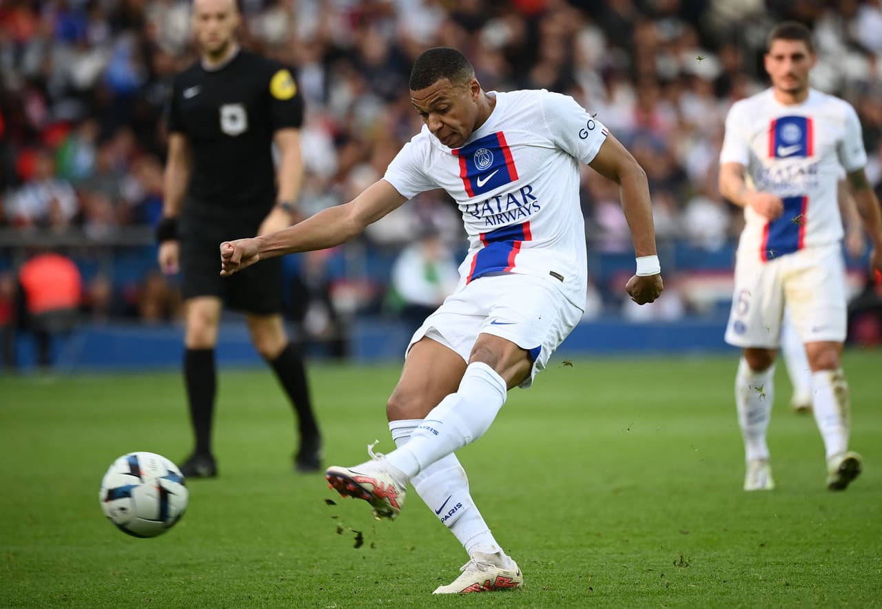 PSG remontó para vencer 4-3 al Troyes con goles de Carlos Soler, Lionel Messi, Neymar y Kylian Mbappé en la Jornada 13 de la Ligue 1.