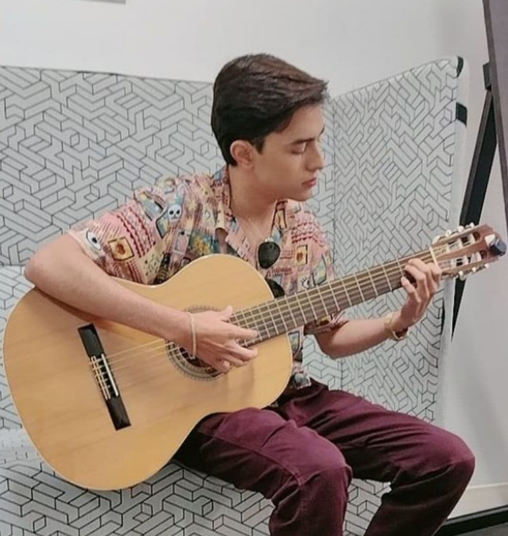 El nacido en San Francisco del Rincón, Guanajuato, tiene en sus planes hacer una gira en Guadalajara, Culiacán y Morelia, así como en Miami.