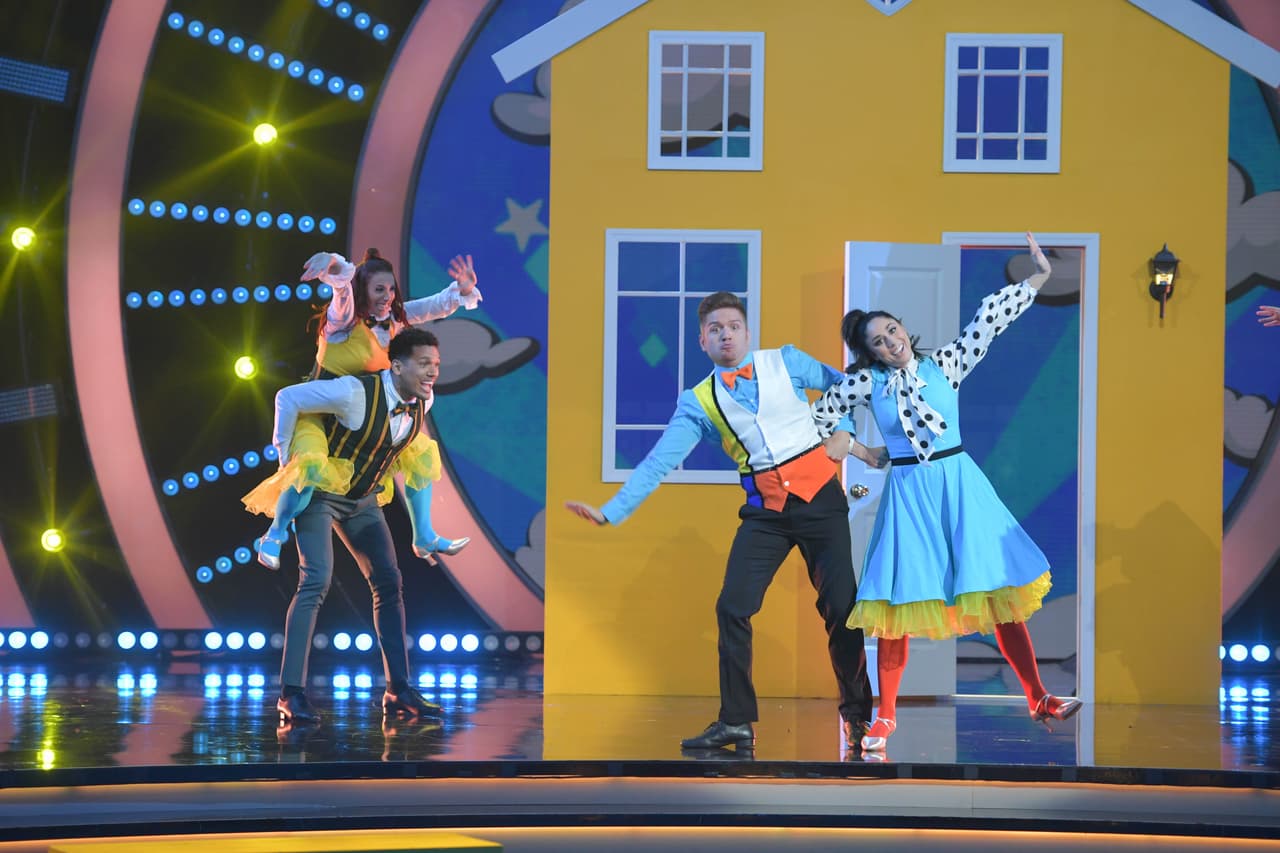 Cuando llegó la hora de bailar, el cantante derrochó energía, brincos y sonrisas.
