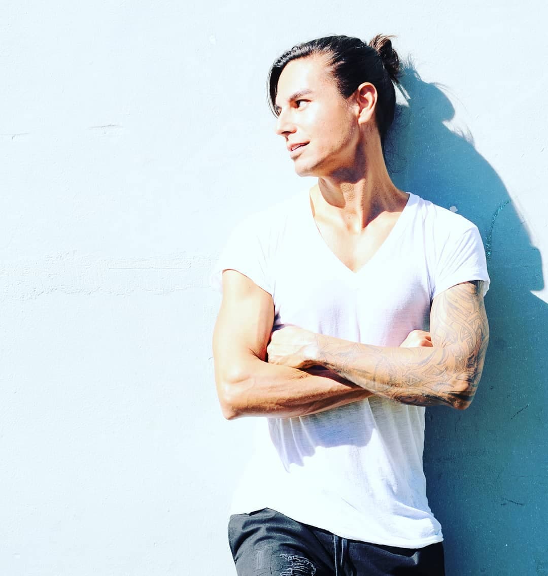 Por otra parte, Julio José el otro hijo del cantante, sí conoce a Javier y tuvo una charla con él en Miami, donde comentó que entendía su situación.
<br>