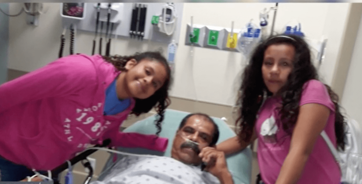 Sus hijas de 10 y 12 años han estado apoyando a su padre, que era el único sustento económico de la familia.