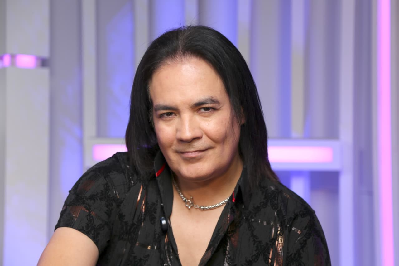 Rubén Gómez integró Menudo entre
<b>1987 y 1990</b>. Para él, una de las claves de la permanencia del grupo está en sus canciones y en la manera en que se combinaron con el baile. Gómez considera que la música sigue conectando con distintas generaciones porque muchas de sus melodías permanecen fácilmente reconocibles décadas después de su lanzamiento.